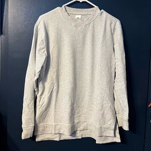 grey sweatshirt